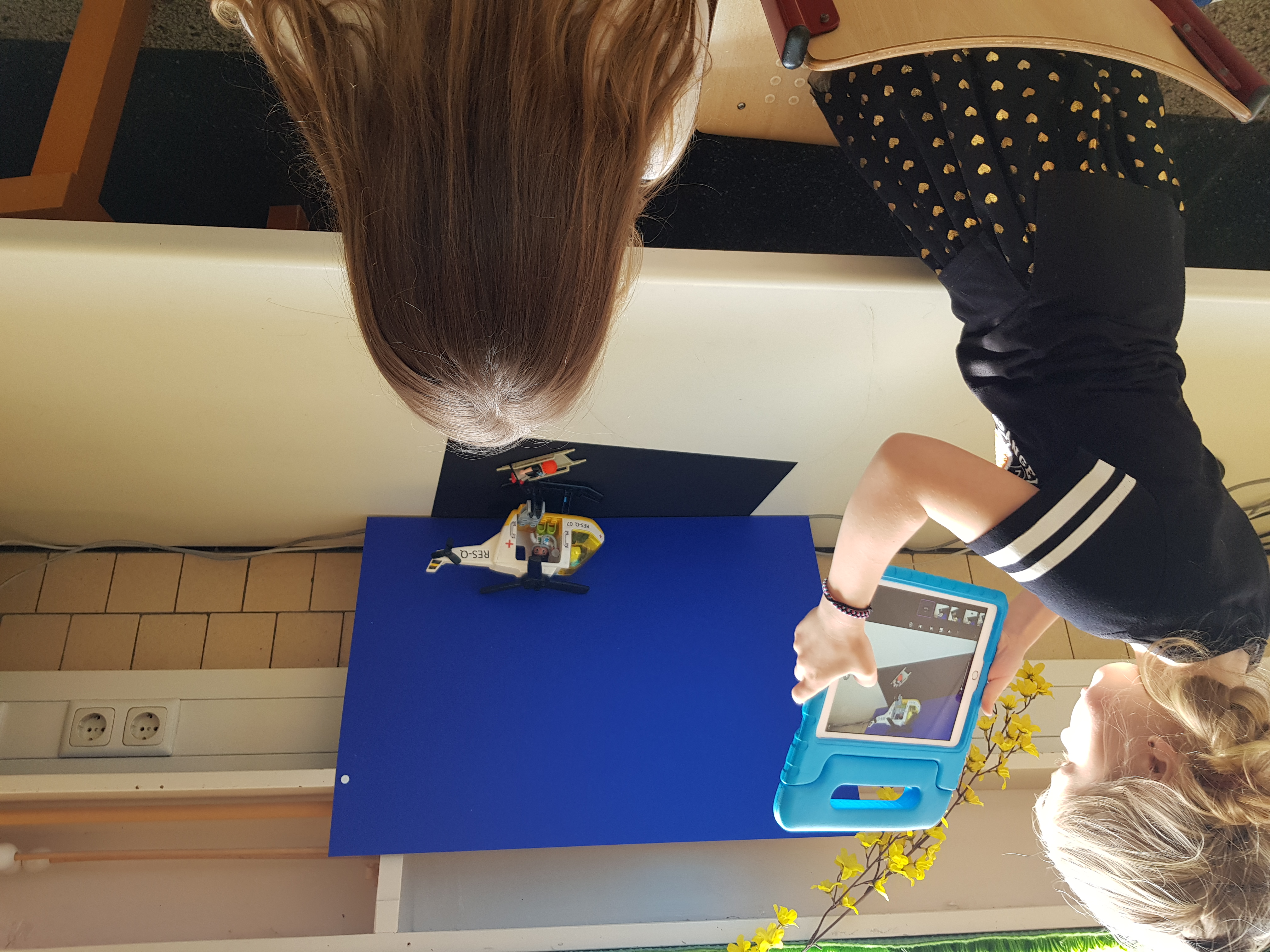 Stopmotion filmpje gemaakt door 2 kleuters.