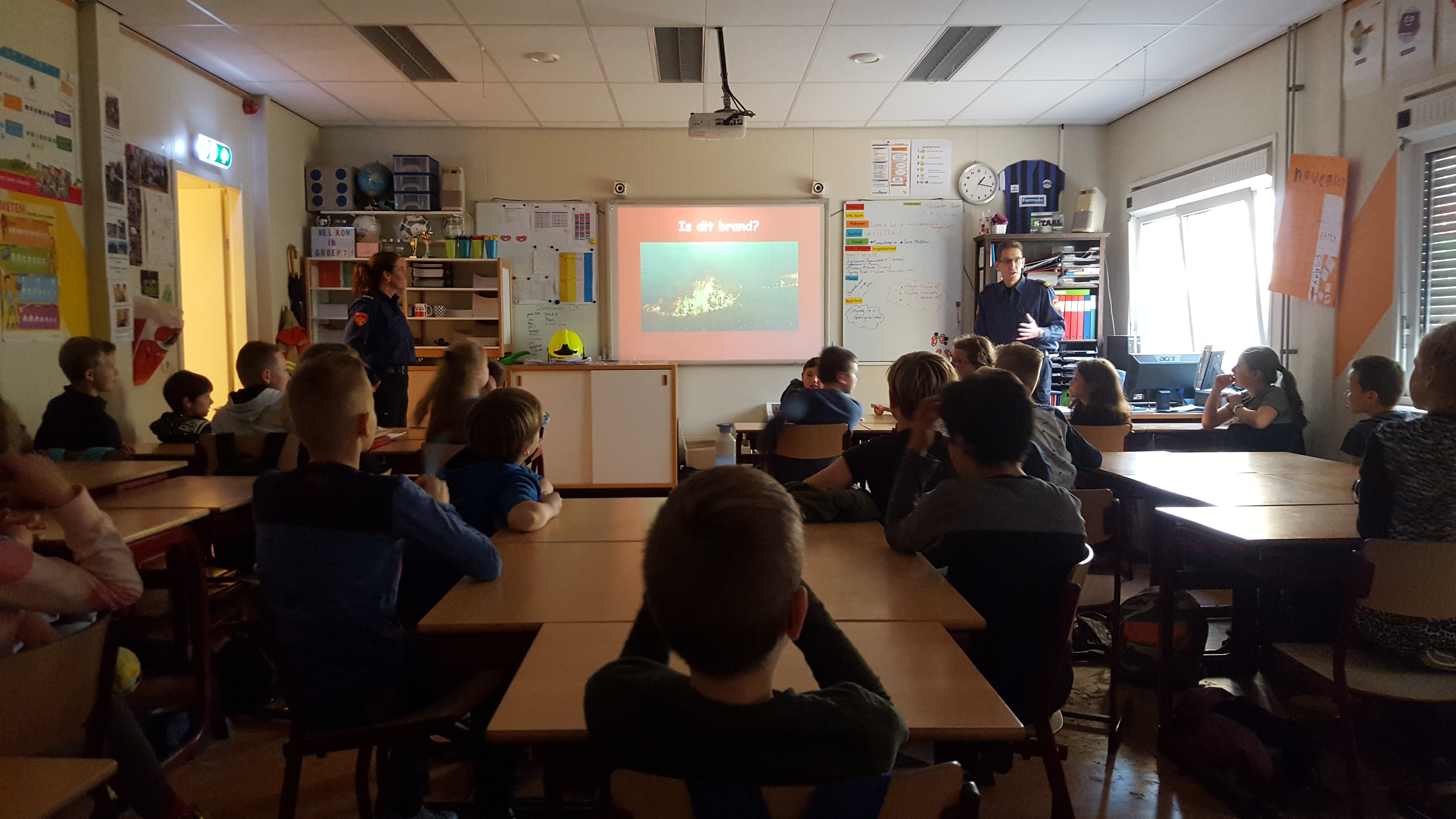 Brandweer in de klas.
